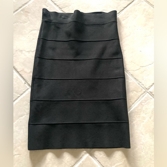 BCBG MaxAzria | Black Bodycon Casual Skirt Small Pull On EUC - Picture 2 of 5